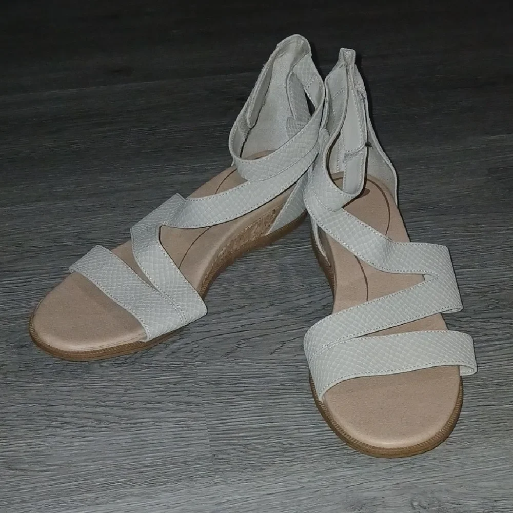 Dr. Scholl's Freedom Light tan Strappy Sandals Sz 11 NWOT